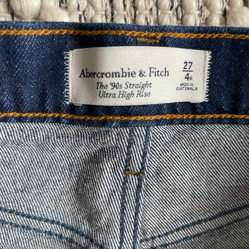 Abercrombie 90s Straight Ultra High Rise Jeans in Dark Blue with Gold Stitching